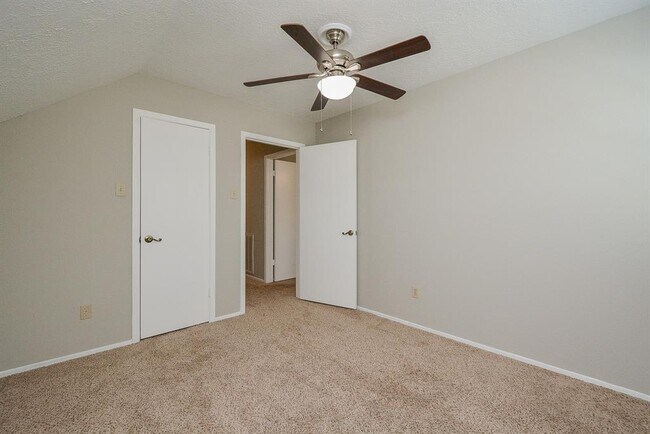 Building Photo - 2119 Landcircle Ct