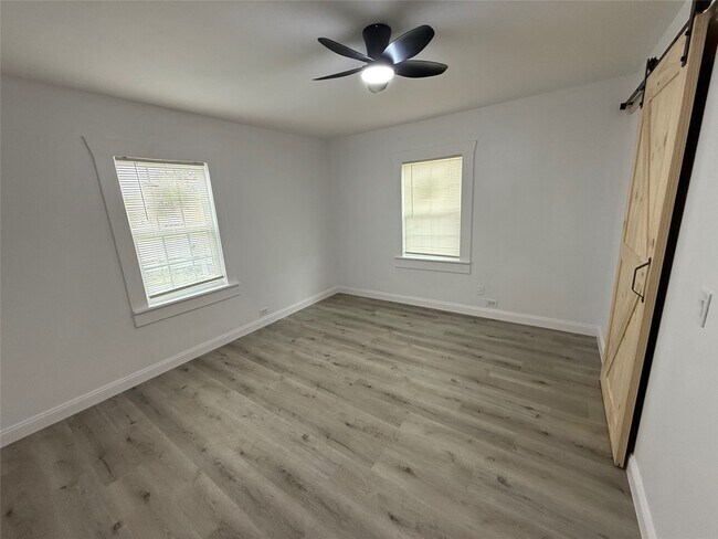 Building Photo - 4114 Victoria Ave