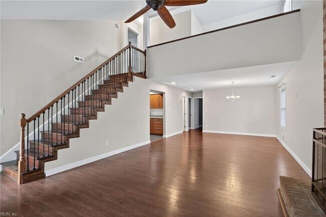 Building Photo - 5677 Rushmere Dr