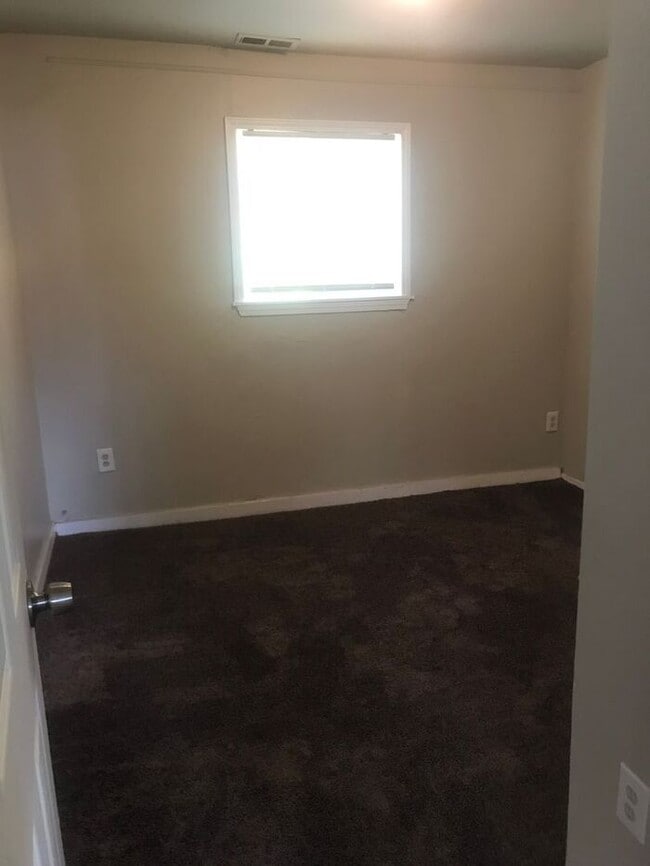 Building Photo - 4 bedroom ranch near dearborn- Section 8 APPROVED- Bad Credit OK!- Deposit Special!