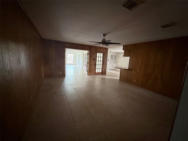 Building Photo - 1803 Tidwell Ln