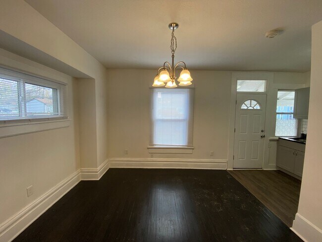 Building Photo - E Hudson St 163-167 NSLLC