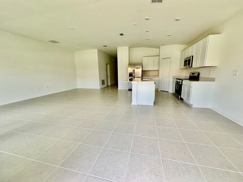 Building Photo - 4741 Golden Knight Blvd