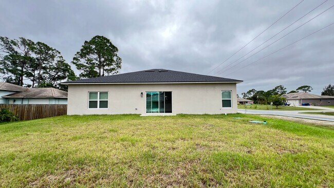 Building Photo - AVAILABLE NOW! 4 BD/2BA Home in Beautiful Palm Bay!! Wonderful home ready for move-in.