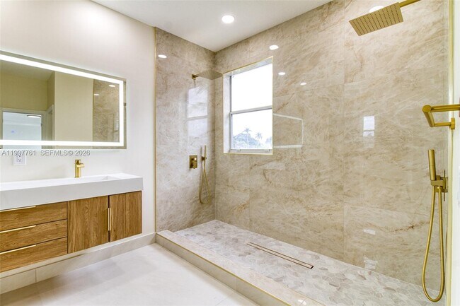 Building Photo - 5363 SW 38th Ave