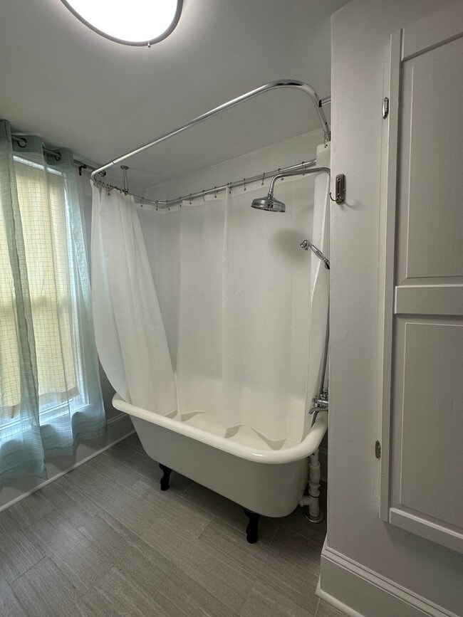 Building Photo - Historic 3 Bed 2 Bath Home in Downtown Was...