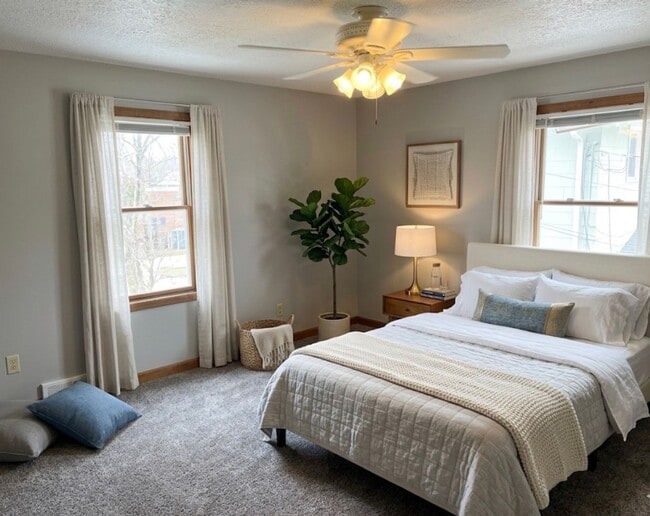 Building Photo - Spacious 5BR Home Near Drake — Porch, Garage & Tons of Space