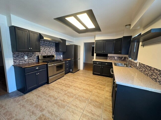 Building Photo - Beautiful 4 Bedroom 2 Bathroom Home with Solar!