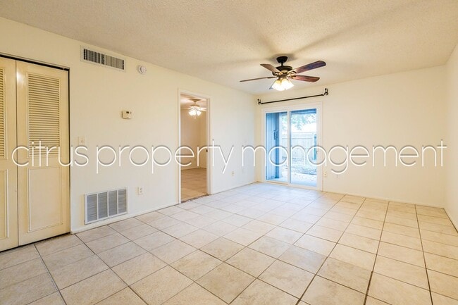 Building Photo - 2/2 Home with fenced yard