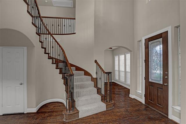 Building Photo - 1702 Tulare Dr