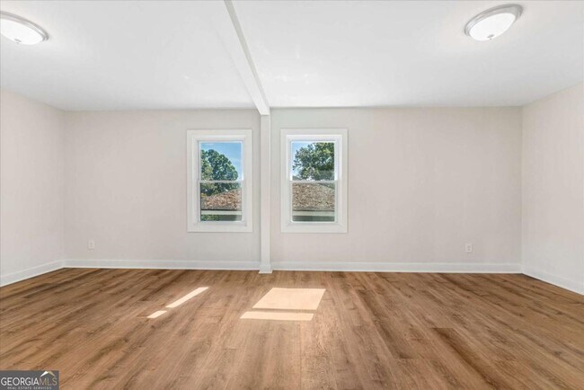 Building Photo - 2905 Gresham Rd S E