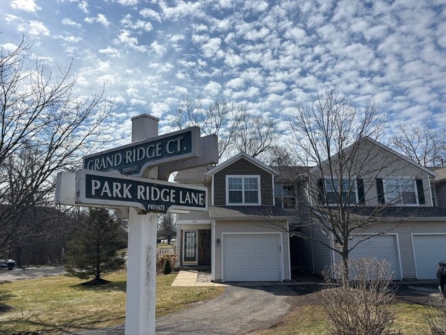 Building Photo - Knapps Corner Townhome available now. Forest Hills Schools