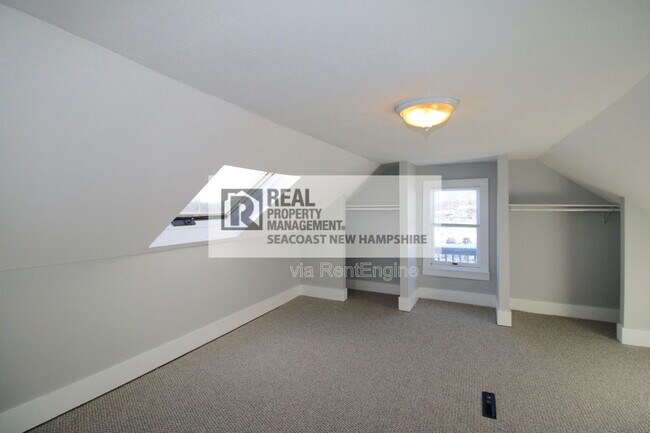 Building Photo - 10 Charles St