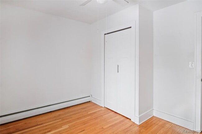 Building Photo - 115 W 13 Mile Rd