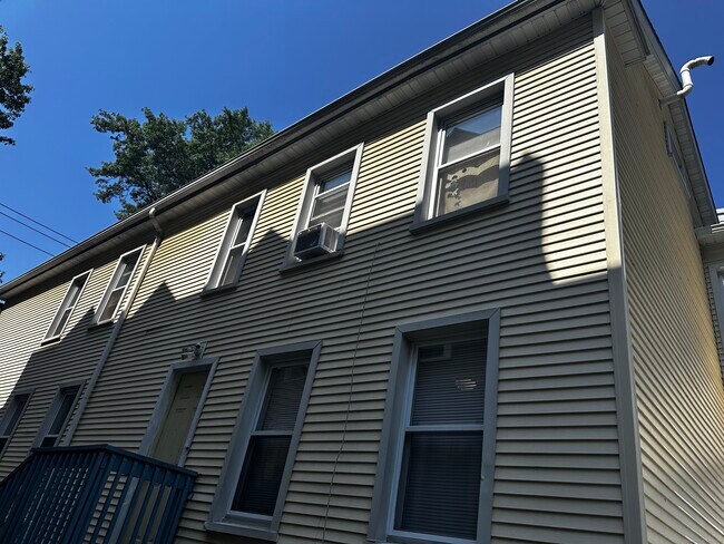 Building Photo - 47 Edwards St