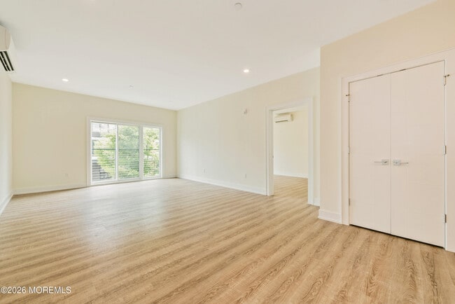 Building Photo - 700 Bangs Ave