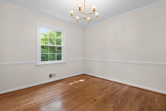 Building Photo - 5 Bed 3 Bath - Rockville Colonial - Update...