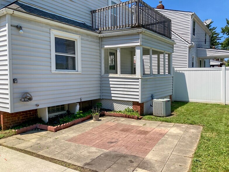 Three Season Porch - 1121 Winston Rd