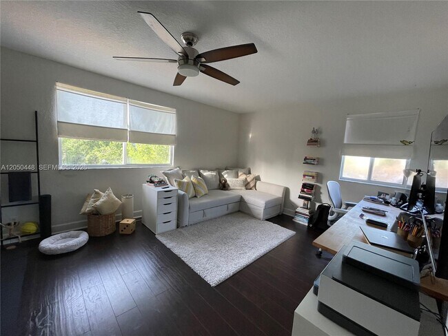 Building Photo - 485 Silver Palm Way