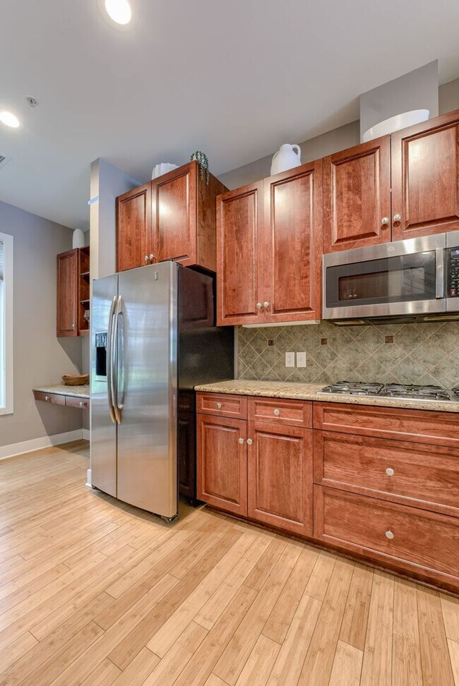 Building Photo - Prime Downtown 2-Bedroom Condo Steps from the Old Market!!