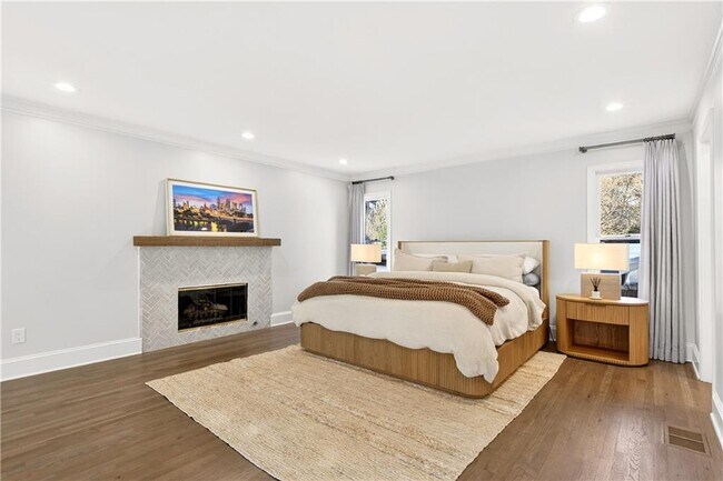 Building Photo - 2226 Melante Dr NE