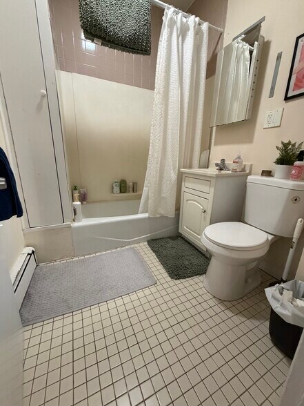 Building Photo - 68 Winchester St