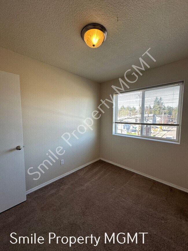 Building Photo - 13426 SE Division St