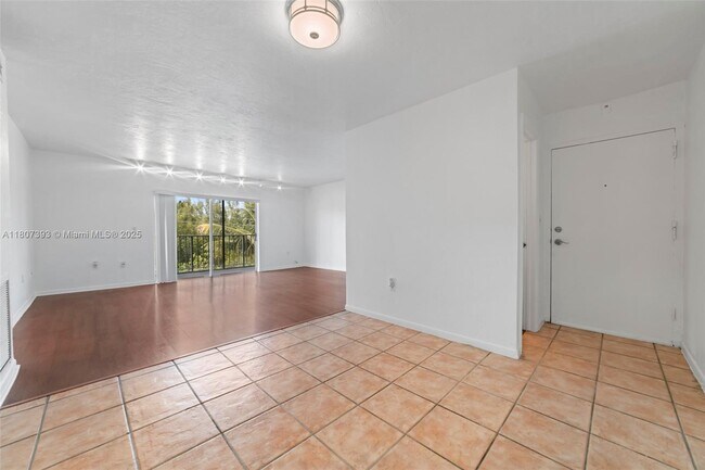 Building Photo - 2640 NE 135th St