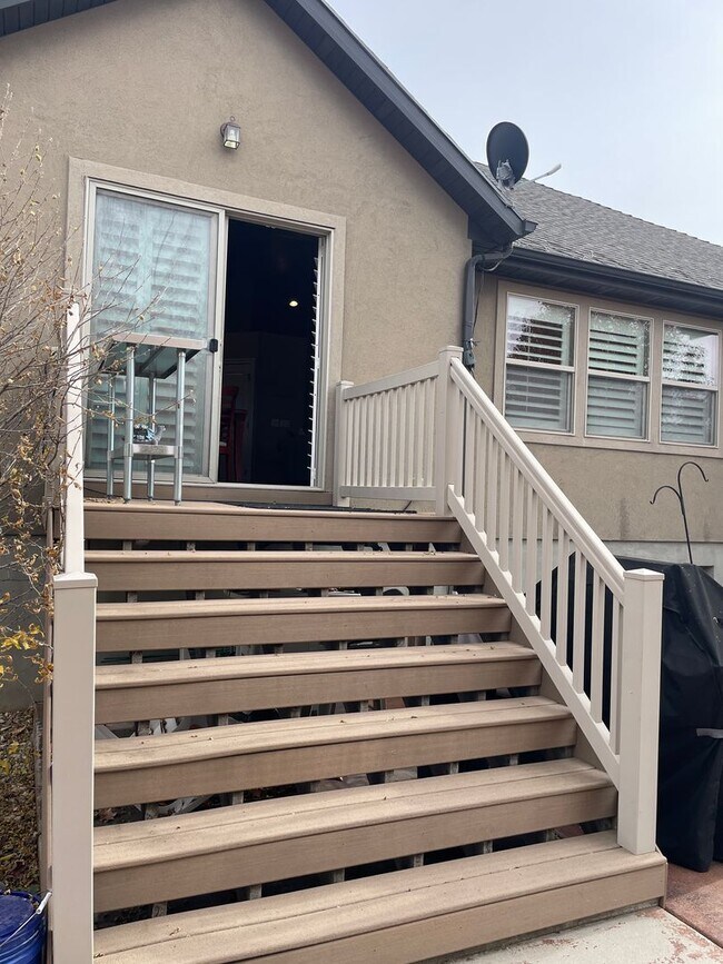 Building Photo - Luxury Fully Furnished 4-Bedroom Home for Rent – Clinton, Utah