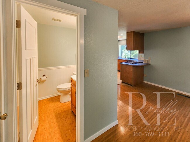 Building Photo - Ridgetop Home in Quiet Neighborhood