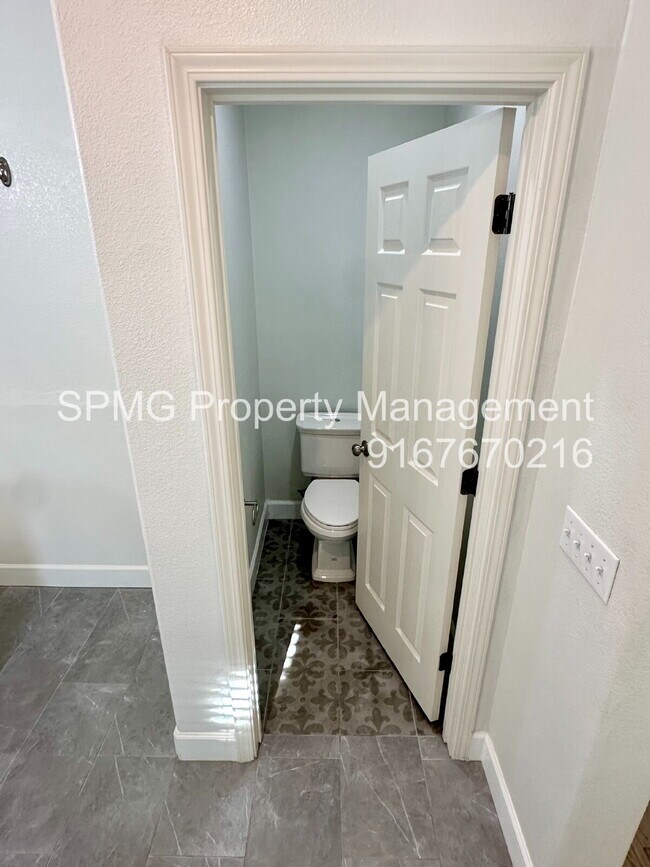 Building Photo - 5755 Bridgecross Dr