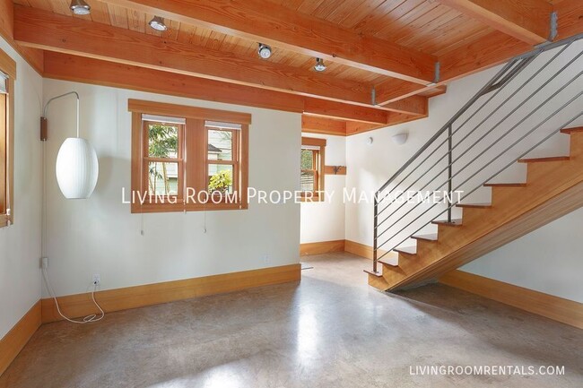 Building Photo - 1501 SE Holly St