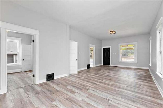 Building Photo - Coming Soon | Charming 3 Bed, 3 Bath Bungalow in Independence!