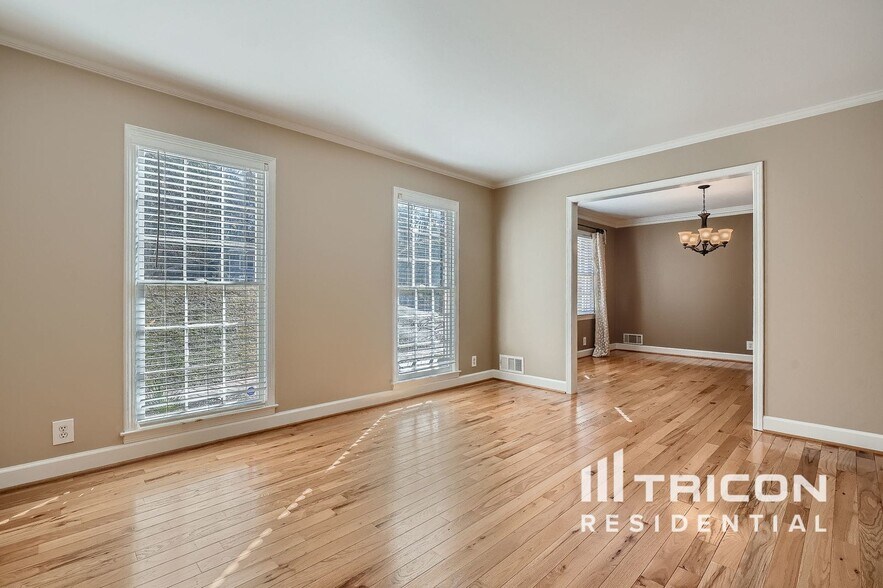 Building Photo - 9400 N Lake Dr