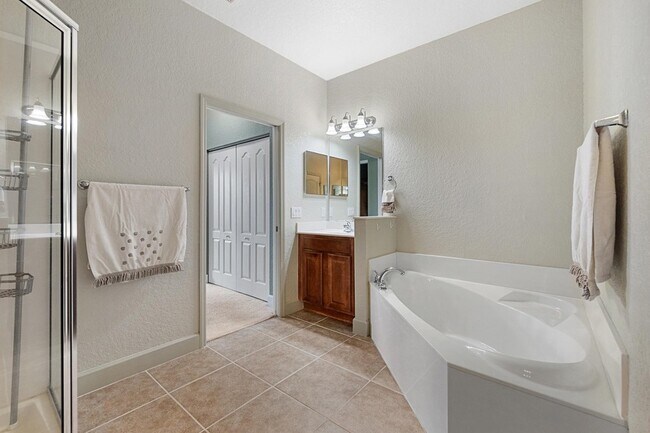Building Photo - 136 Casa Bella Ln