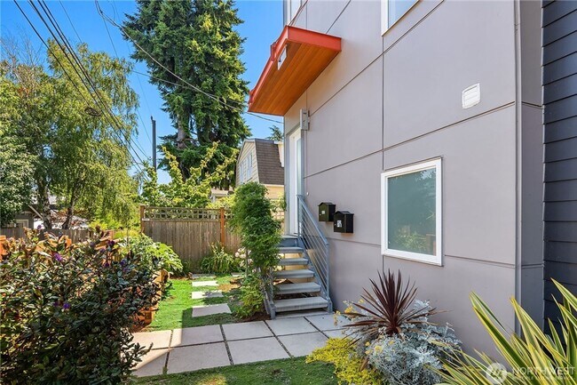Building Photo - 3bd/2.5ba Seattle Home