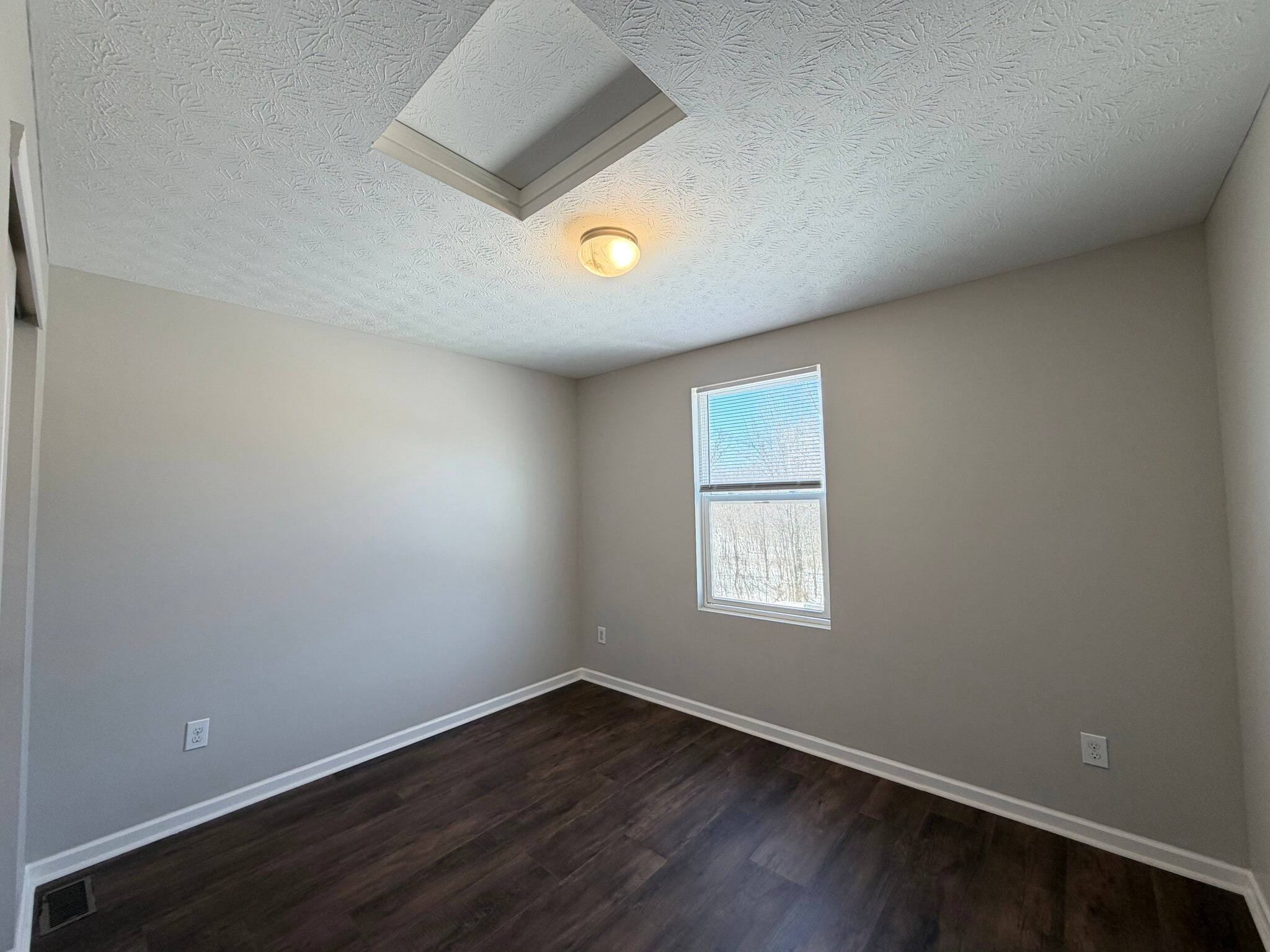 Building Photo - 1404 Bellow Falls Pl