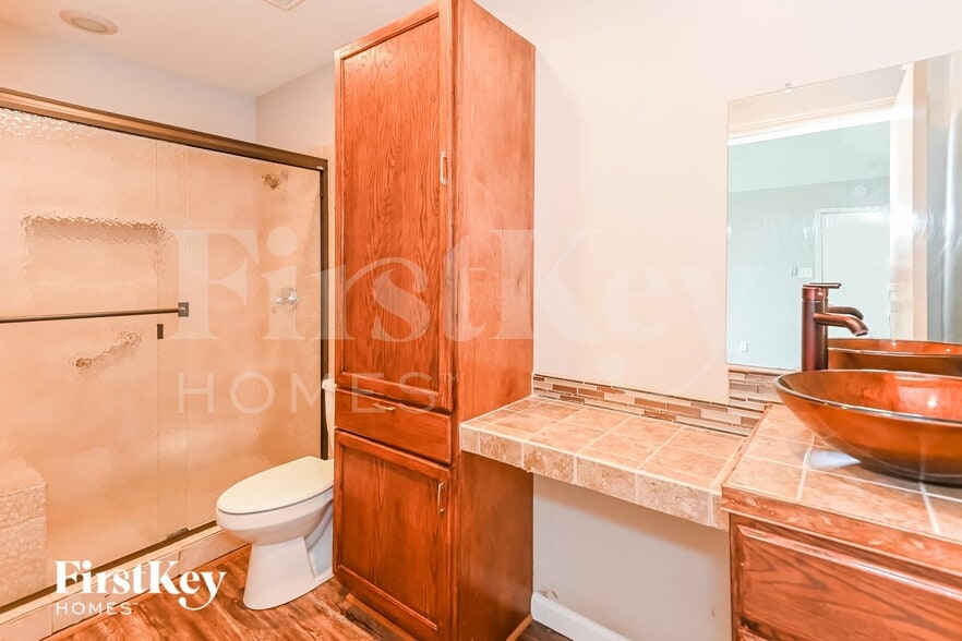 Building Photo - 302 Apache Dr