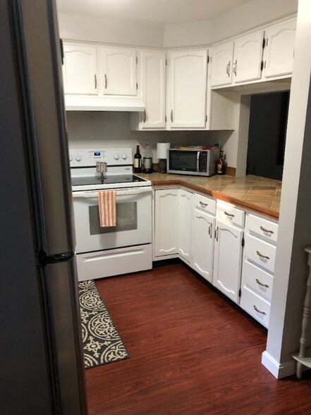 Building Photo - 21 Blossom Ln