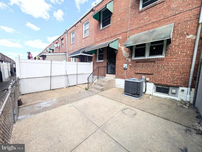 Building Photo - 1834 S 28th St