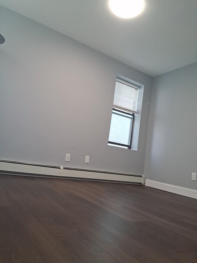 Building Photo - 817 10th St