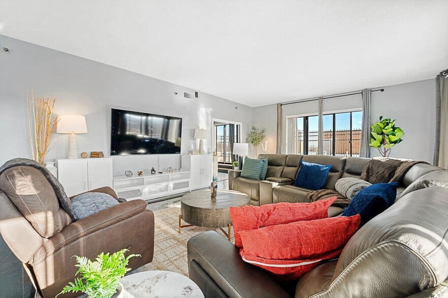 Building Photo - 275 U.S. 20-SI ID1240408P