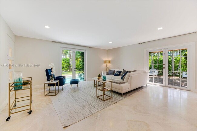 Building Photo - 140 N Hibiscus Dr