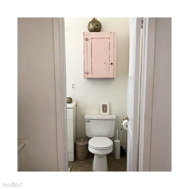 Building Photo - 2 br, 1 bath Apartment - 710 3rd St