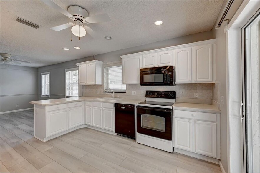 Building Photo - 7785 W Country Club Blvd
