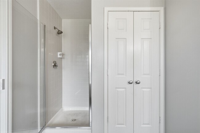 Building Photo - 2319 Falcon Knoll Ln