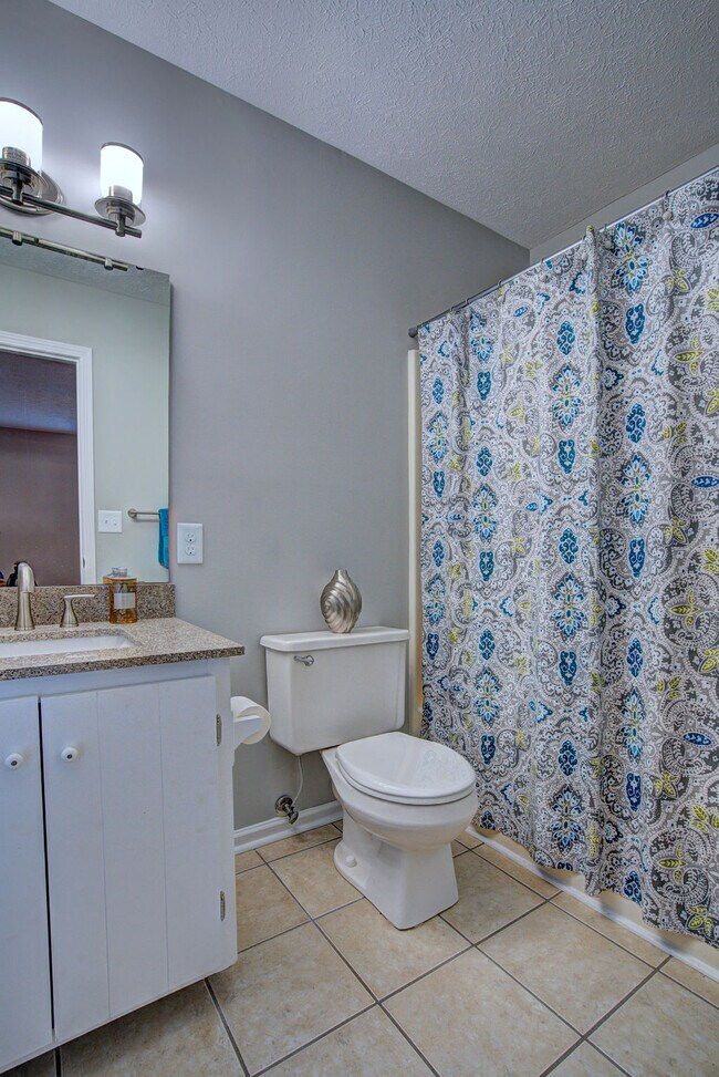 Building Photo - 180 Country Haven Dr