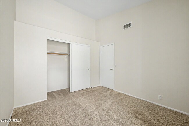 Building Photo - 1068 W Glenmere Dr
