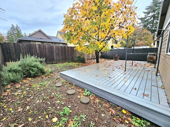 Building Photo - 7323 SE Rural St