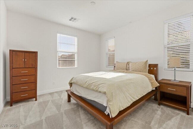 Building Photo - 2 Corte Belleza